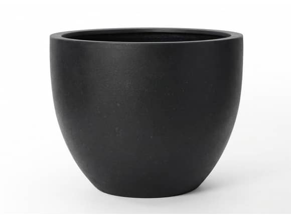 Huevo Fiberstone Planter Black 140L